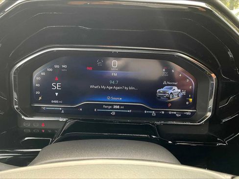 Used 2024 Chevrolet Silverado 1500 High Country w/ High Country Premium Package image 21