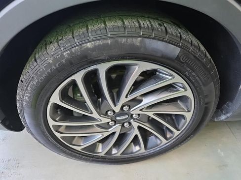 Used 2019 Lincoln Nautilus Reserve FWD image 3