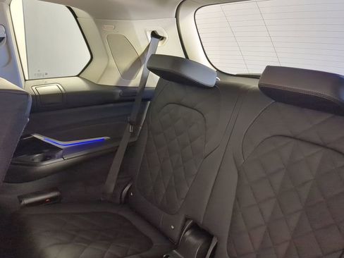 Used 2024 BMW X7 xDrive40i w/ Premium Package image 16