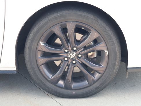 Used 2023 Toyota Sienna XSE w/ XSE Plus Package FWD image 11
