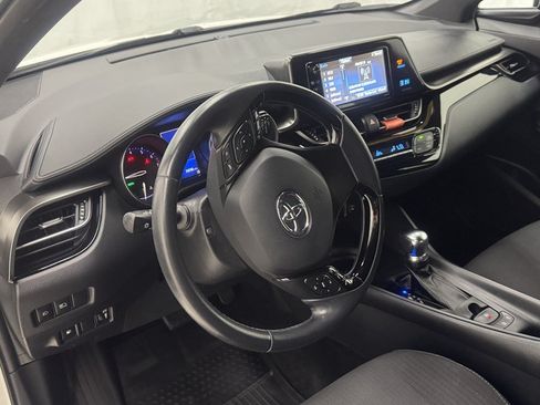 Used 2018 Toyota C-HR XLE FWD image 15