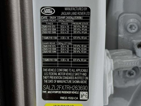 New 2024 Land Rover Range Rover Evoque Dynamic SE image 31