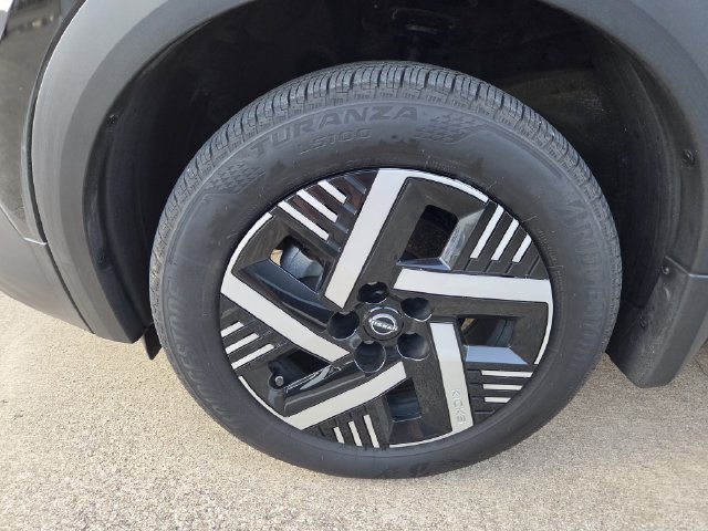 Used 2026 Nissan Kicks SV w/ Charging Package FWD image 9