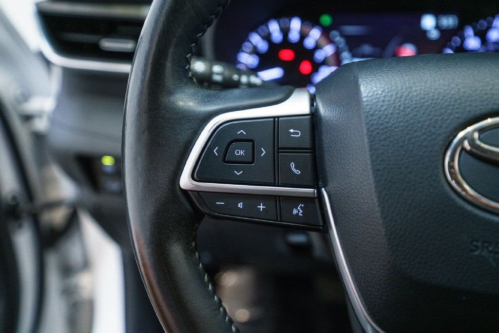 Used 2023 Toyota Highlander LE FWD image 15