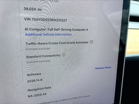 Used 2024 Tesla Model Y Long Range AWD/4WD image 30