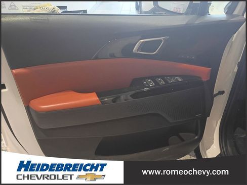 Used 2022 Kia Carnival SX Prestige image 13