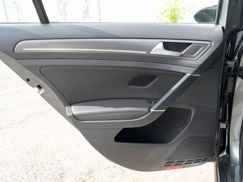 Used 2019 Volkswagen e-Golf SEL Premium image 28