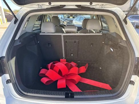 Used 2024 Volkswagen Taos SE image 8