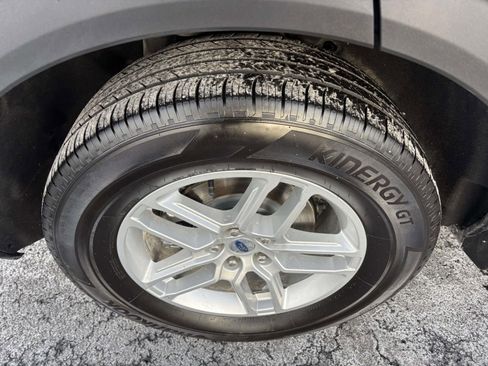 Used 2025 Ford Explorer Active image 12