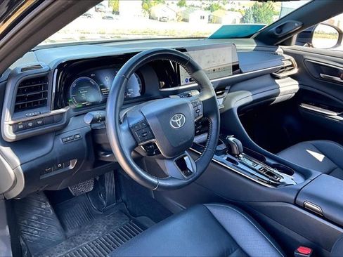 Used 2025 Toyota Crown Signia AWD/4WD image 15