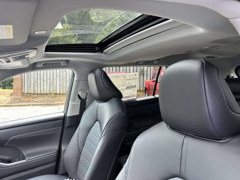 New 2026 Toyota Highlander XLE AWD/4WD image 14
