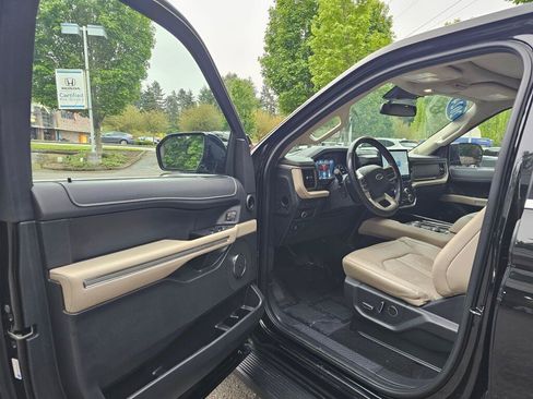 Used 2024 Ford Expedition Limited AWD/4WD image 22