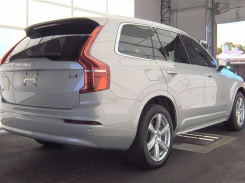 Used 2023 Volvo XC90 B5 Core AWD/4WD image 10