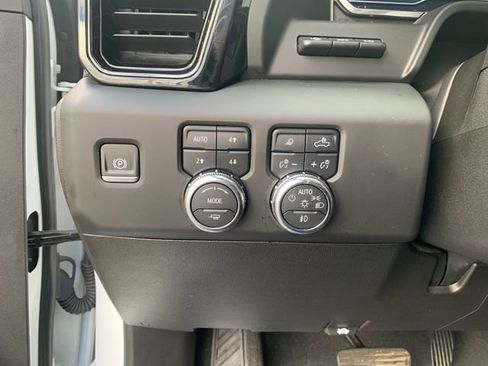 Used 2024 GMC Sierra 3500 AT4 w/ AT4 Premium Plus Package image 32