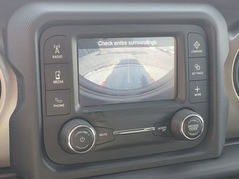 Used 2018 Jeep Wrangler Unlimited Sport S AWD/4WD image 32
