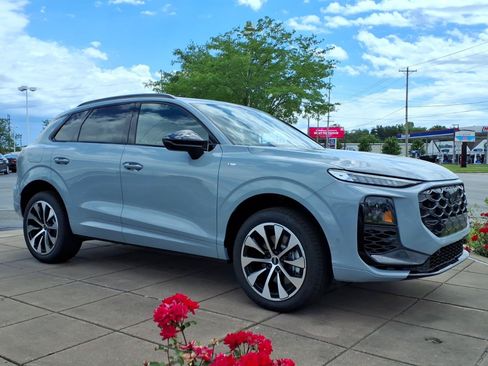 New 2026 Audi Q3 quattro 2.0T AWD/4WD image 3