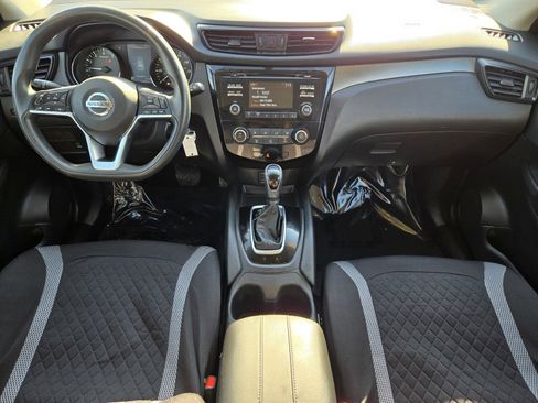 Used 2018 Nissan Rogue Sport S image 11