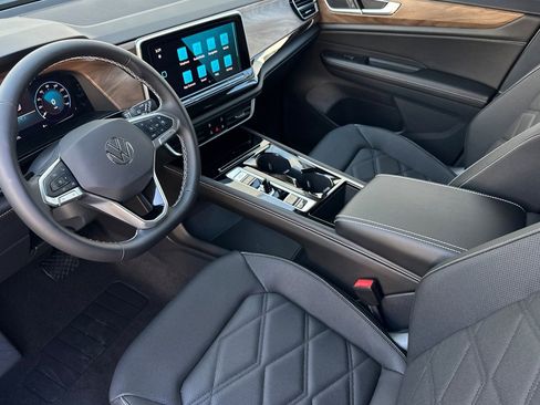 New 2026 Volkswagen Atlas SE image 8