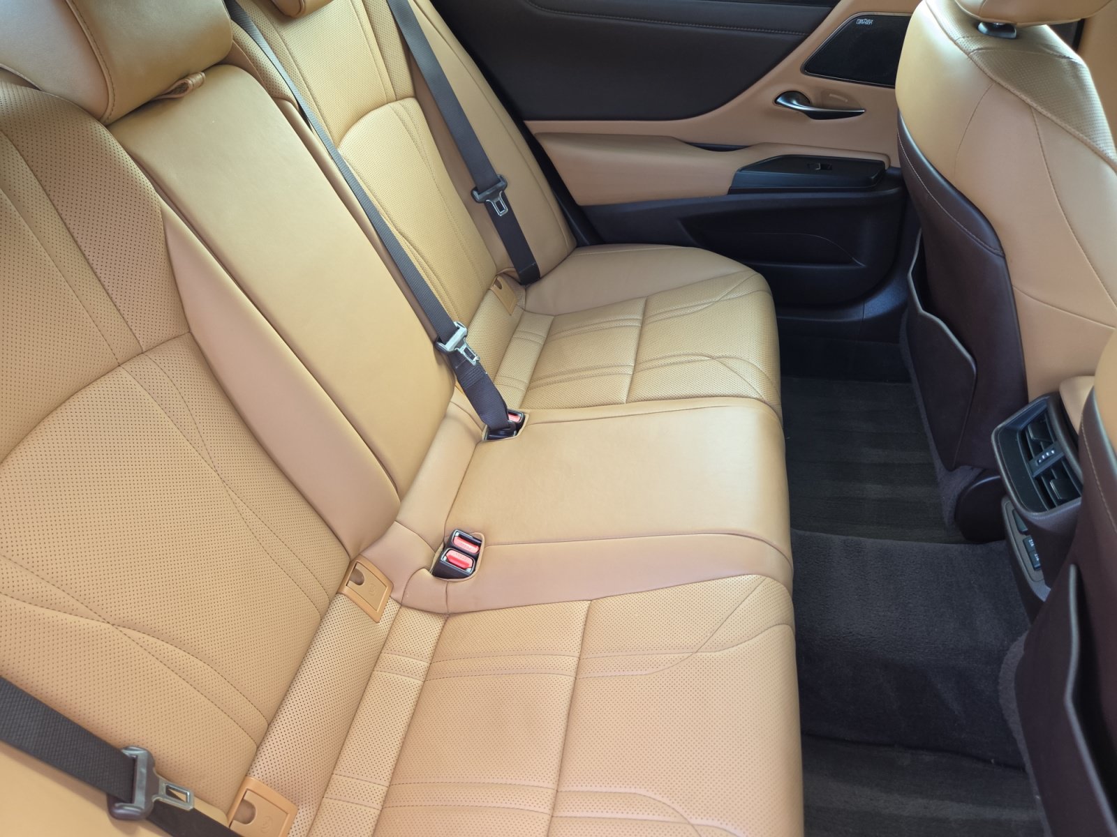 Used 2021 Lexus ES 350 Ultra Luxury w/ Accessory Package 2 FWD image 18