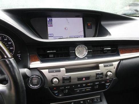 Used 2013 Lexus ES 350 w/ Luxury Pkg FWD image 24