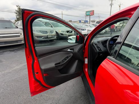 Used 2014 Ford Focus SE w/ SE Winter Package image 34