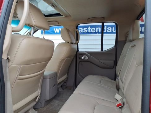 Used 2015 Nissan Frontier SL image 13