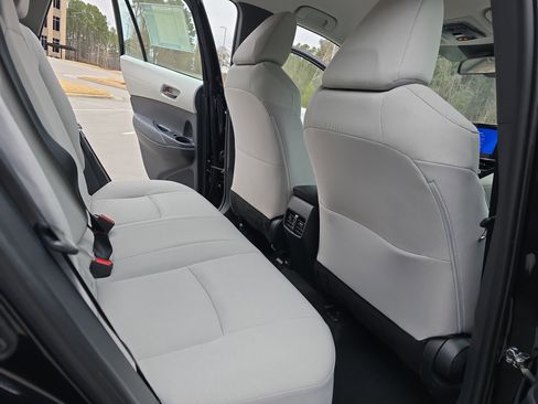 Used 2023 Toyota Corolla Cross L image 11