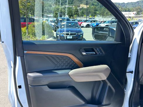 Used 2024 GMC Canyon Denali AWD/4WD image 11