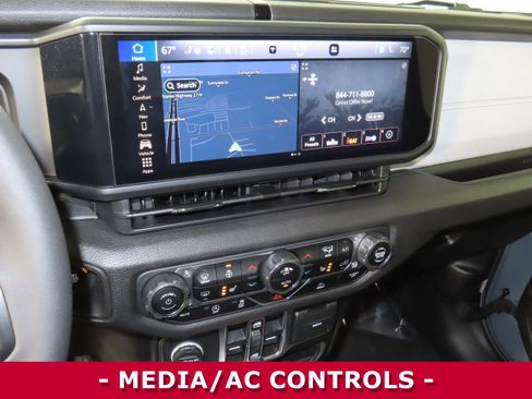 Used 2025 Jeep Gladiator Sport image 17