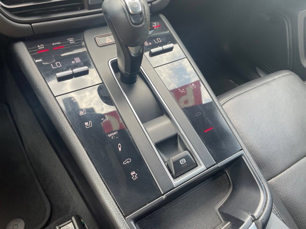 Used 2022 Porsche Macan S AWD/4WD image 17