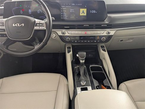 Used 2024 Kia Telluride S image 25