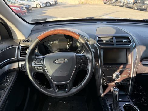 Used 2016 Ford Explorer Platinum image 15
