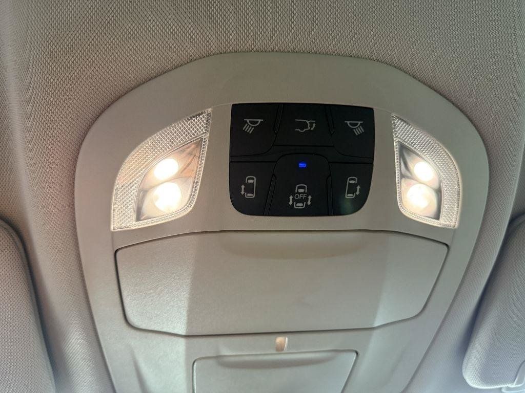 Used 2018 Chrysler Pacifica Touring Plus FWD image 21