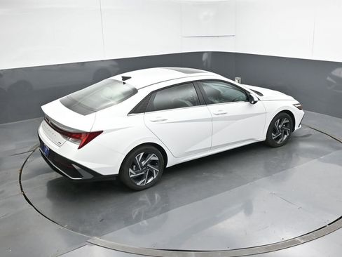 New 2026 Hyundai Elantra Limited FWD image 21