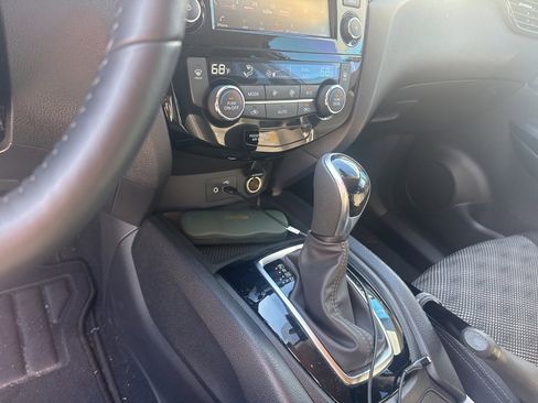 Used 2022 Nissan Rogue Sport SV image 19