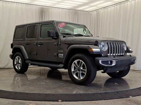 Used 2018 Jeep Wrangler Unlimited Sahara w/ Cold Weather Group AWD/4WD image 7
