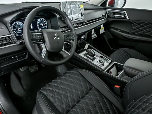New 2025 Mitsubishi Outlander SEL image 13