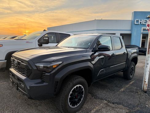 Used 2024 Toyota Tacoma TRD Sport image 5