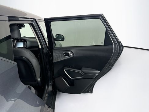 Used 2025 Kia Soul LX w/ LX Technology Package FWD image 29