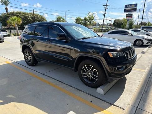 Used 2018 Jeep Grand Cherokee Laredo AWD/4WD image 3