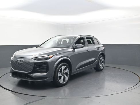 Used 2025 Audi Q6 e-tron Premium Plus w/ Premium Plus AWD/4WD image 38