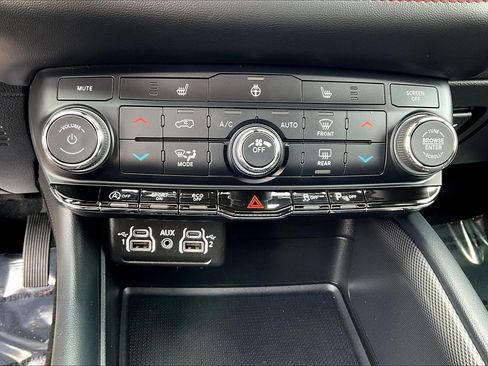 Used 2024 Dodge Durango GT AWD/4WD image 15