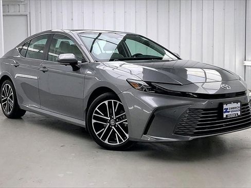 Used 2025 Toyota Camry XLE image 35