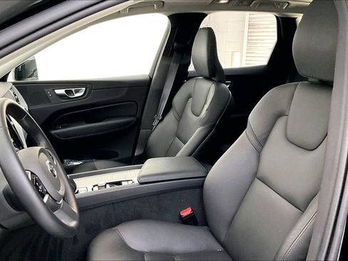 Certified 2025 Volvo XC60 B5 Plus image 32