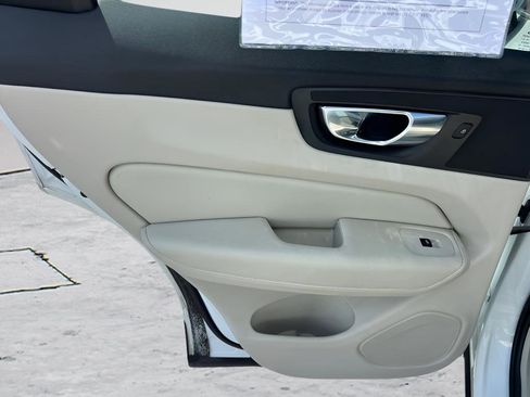 Used 2020 Volvo XC60 T5 Momentum image 22