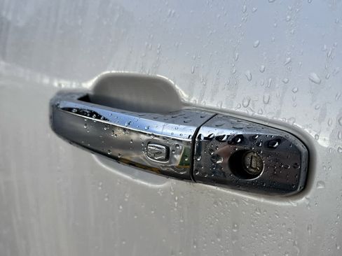 Used 2023 GMC Sierra 3500 Denali w/ Technology Package image 8