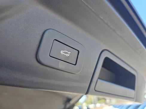 Used 2026 Land Rover Range Rover Velar Dynamic SE AWD/4WD image 18