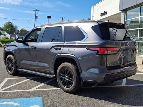 Used 2024 Toyota Sequoia SR5 w/ SR5 Premium Package AWD/4WD image 6