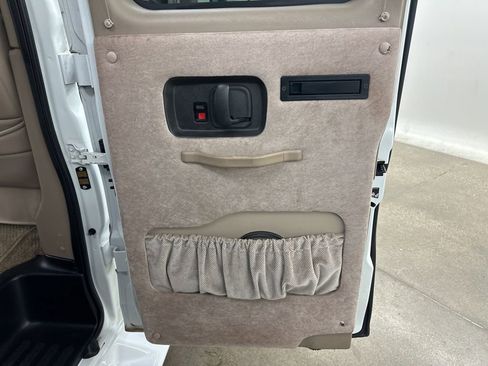 Used 2011 Chevrolet Express 1500 image 23