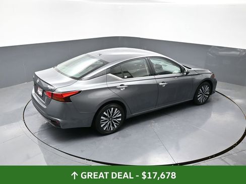 Used 2024 Nissan Altima 2.5 SV image 39